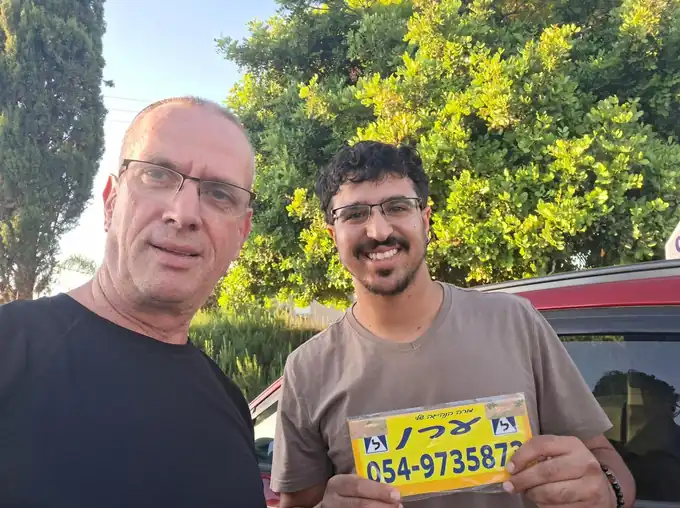 תלמיד שעבר טסט נהיגה עם ערן הרשקוביץ
